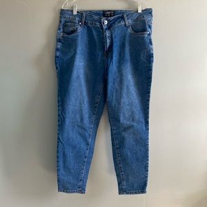 BloomChic Women’s Ankle Jeans, Size 16